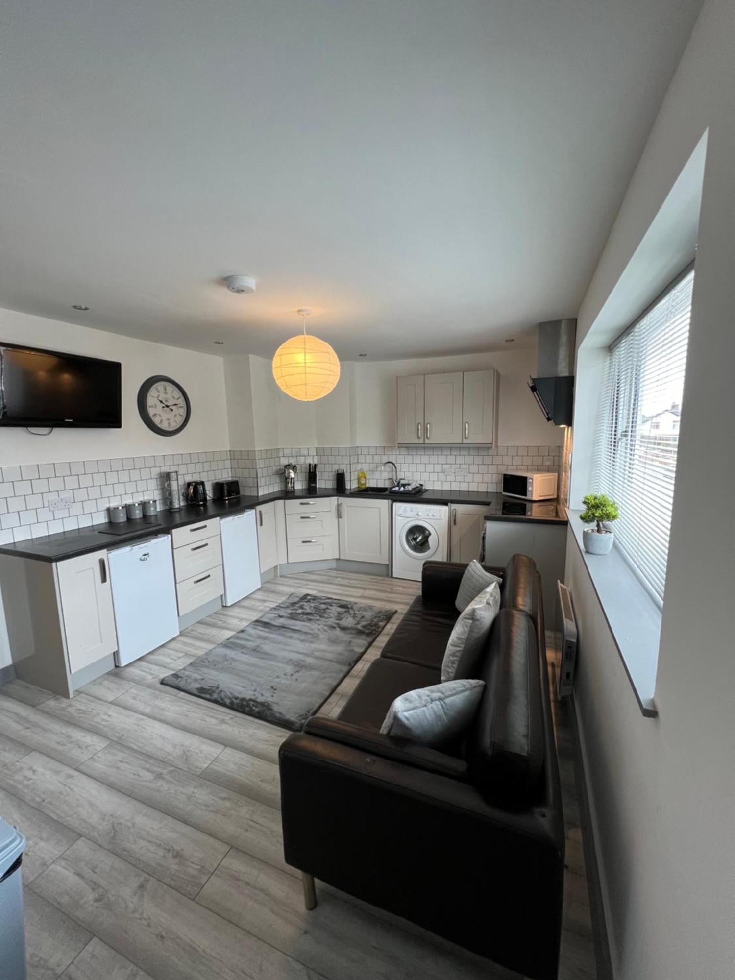 Cosy Modern Apartment Warrington Exterior photo